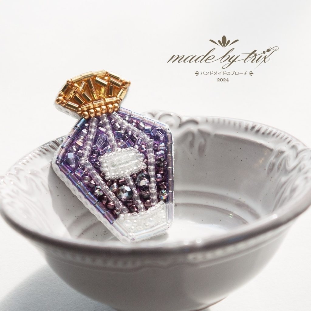 香水瓶④　ビーズ刺繍ブローチ (241202-4)