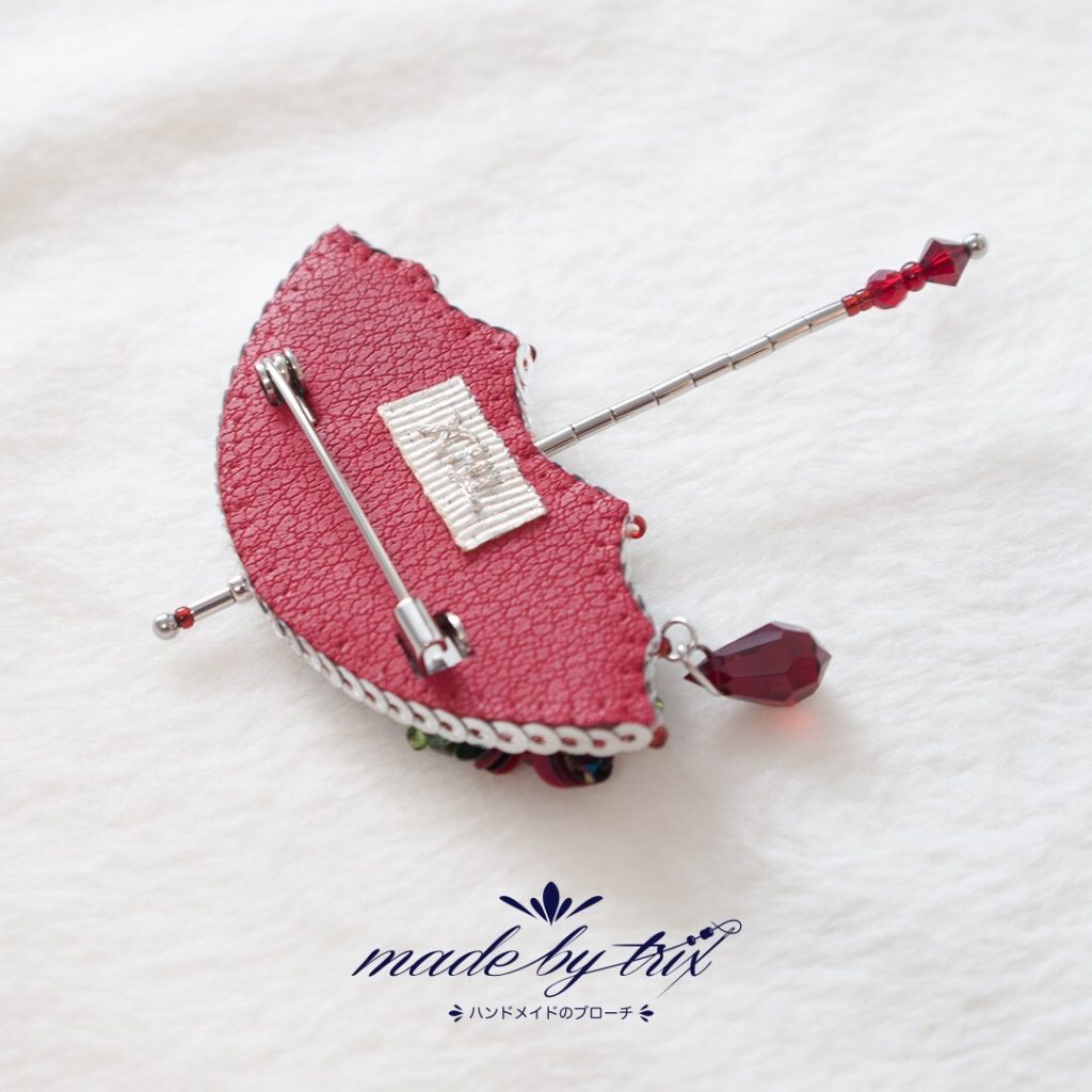 バラ傘①　ビーズ刺繍ブローチ (250715-1)