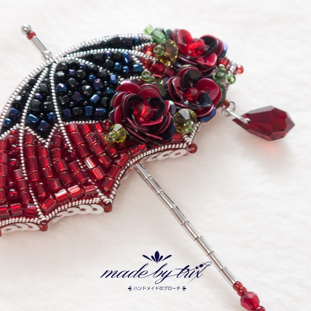 バラ傘①　ビーズ刺繍ブローチ (250715-1)