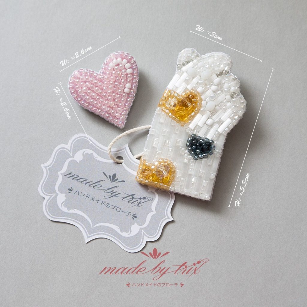 三毛猫の手　ラブラブ♡　吹き出し　ビーズ刺繍ブローチ (2500827)