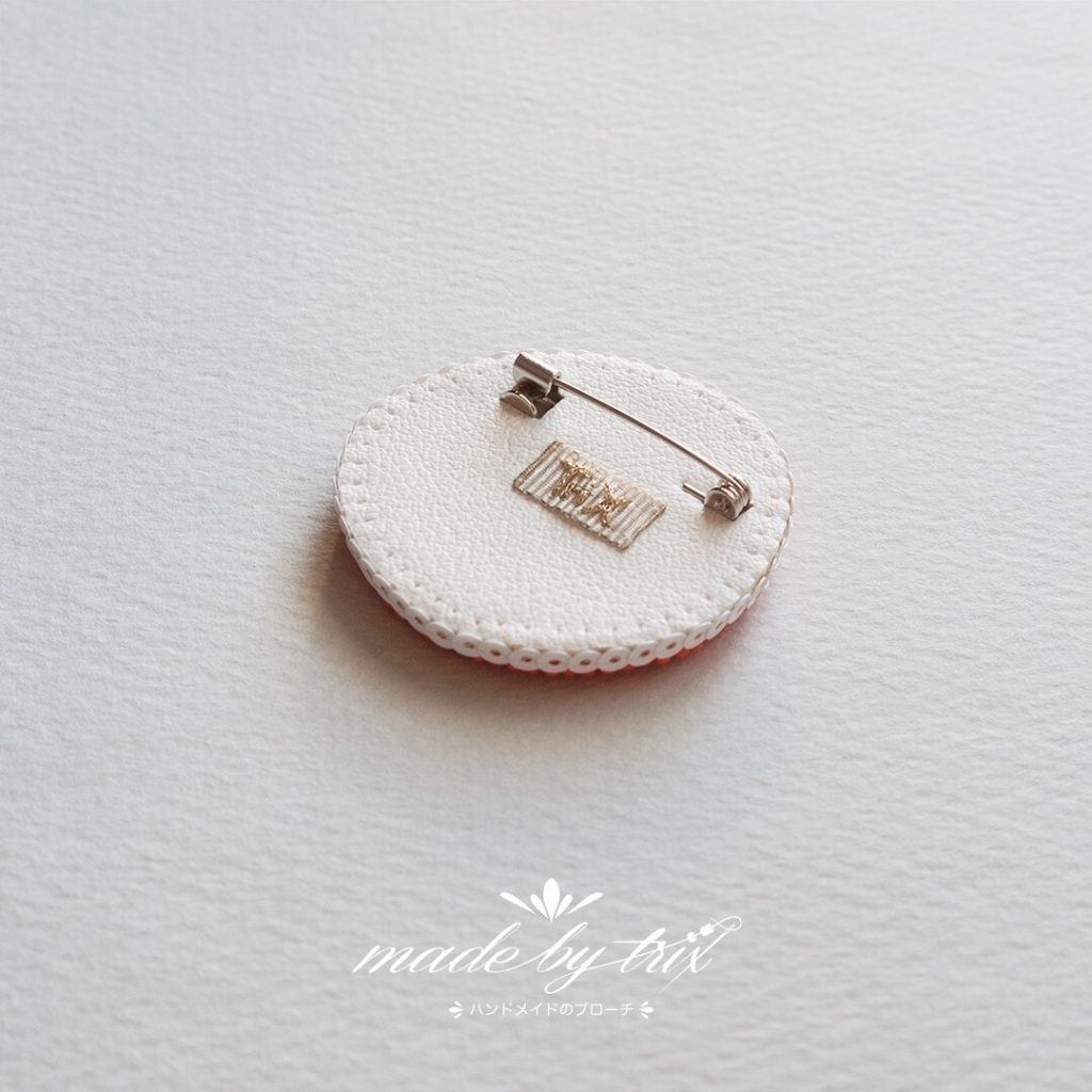 みかん　ビーズ刺繍ブローチ (260523) サイズ表記