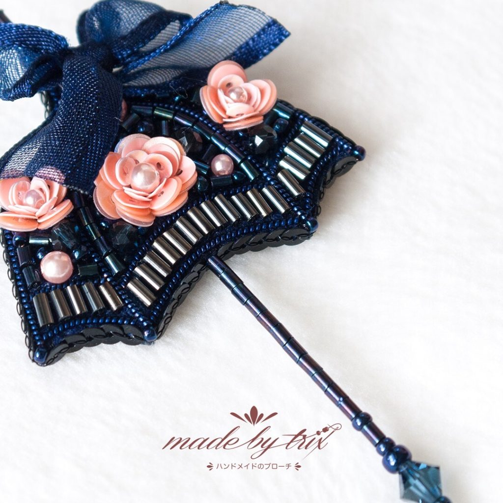 バラ傘②　ビーズ刺繍ブローチ (250723) 商品写真2