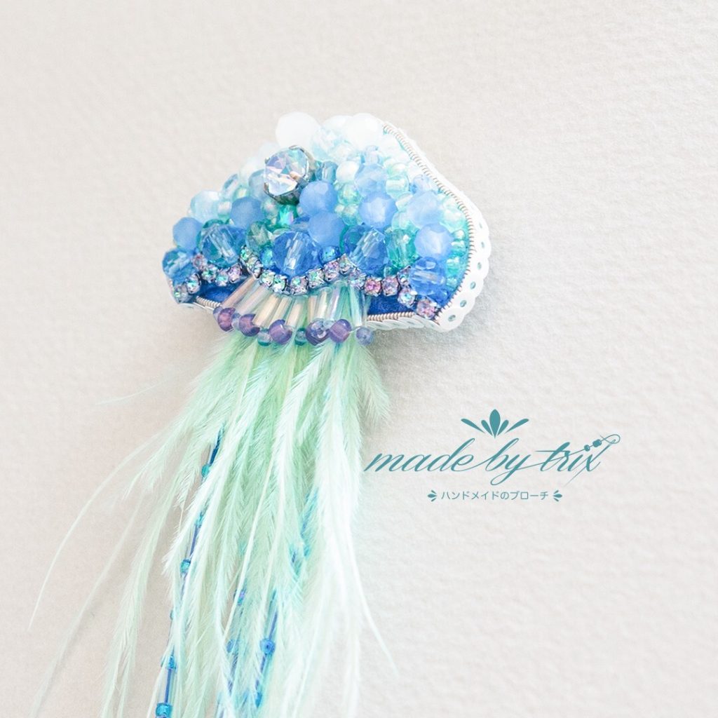 深海のクラゲ①　ビーズ刺繍ブローチ (251215) 商品写真3