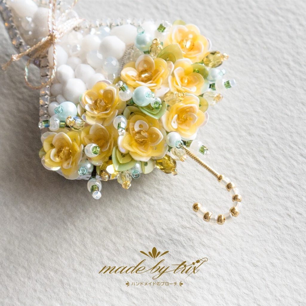 傘と花　優しい黄色のバラ　ビーズ刺繍ブローチ (260112) 商品写真2