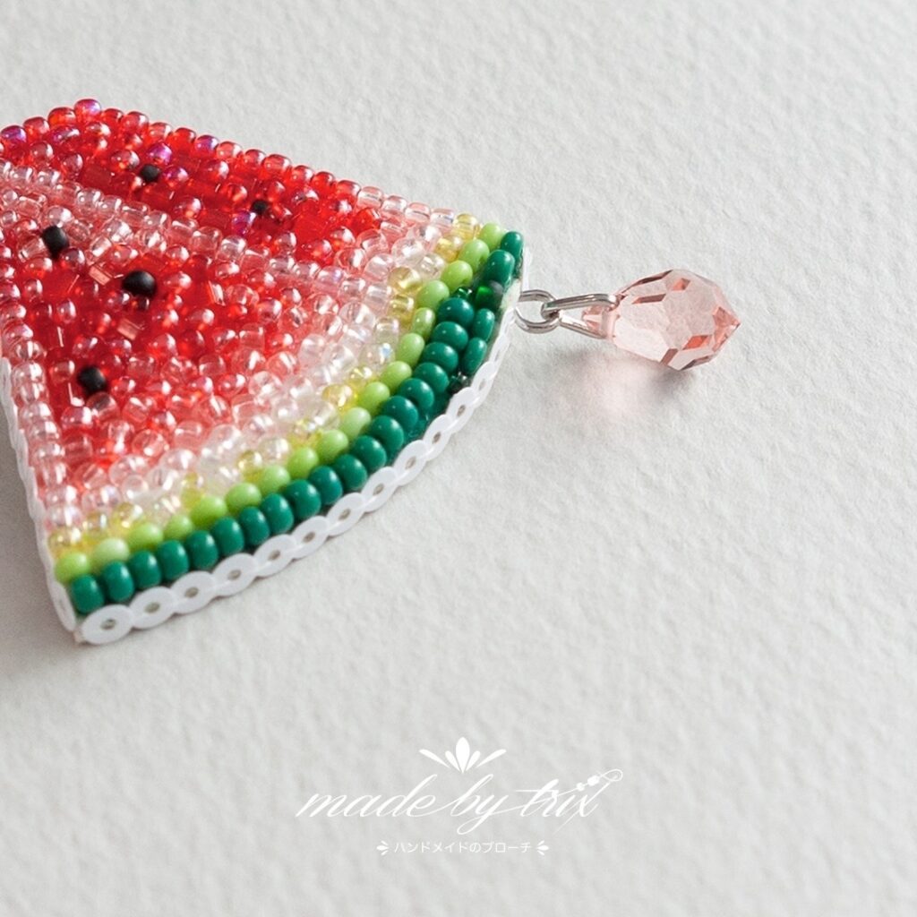 スイカ①　ビーズ刺繍ブローチ　(260528)