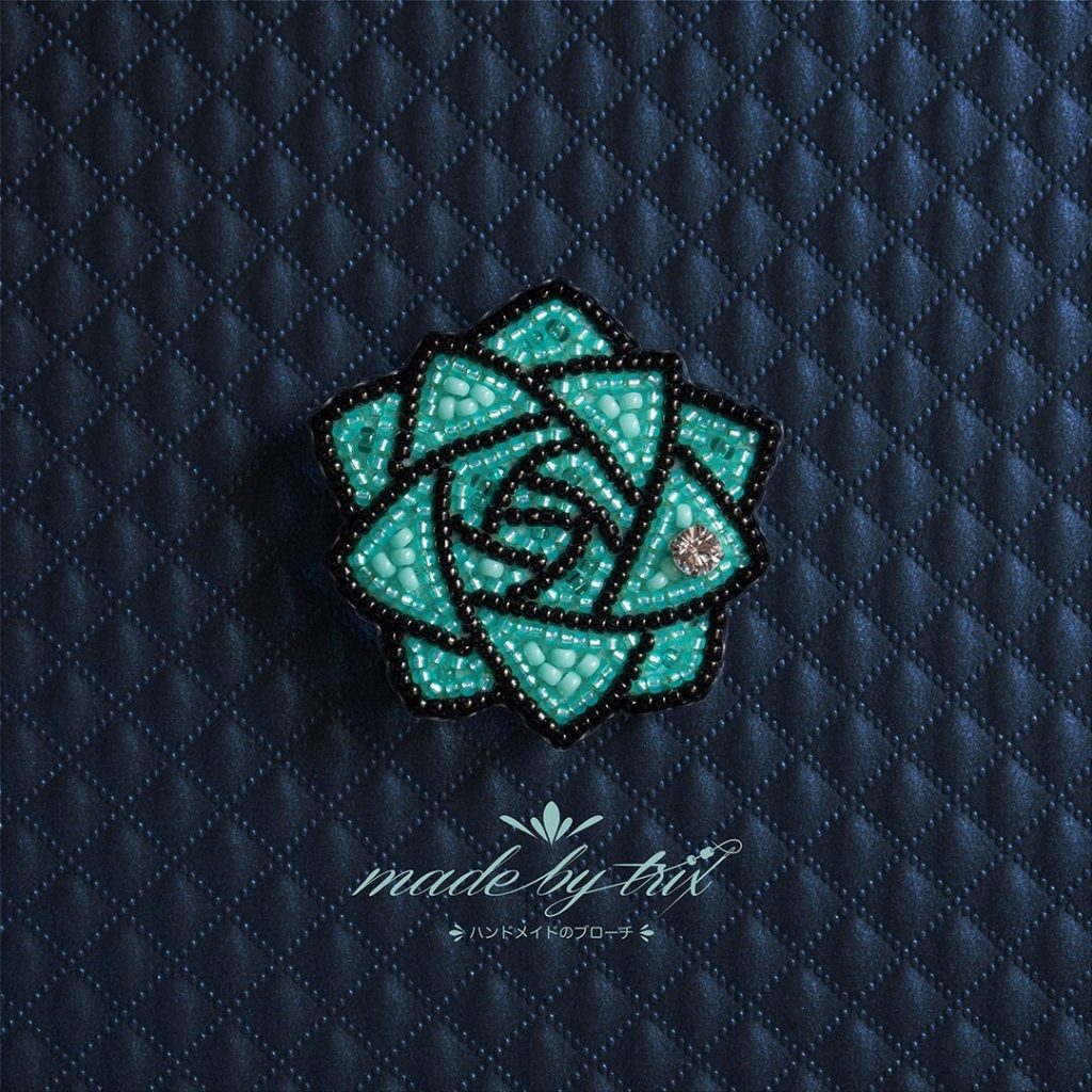 バラ②　ティファニーブルー　ビーズ刺繍ブローチ　(260613) 商品写真1